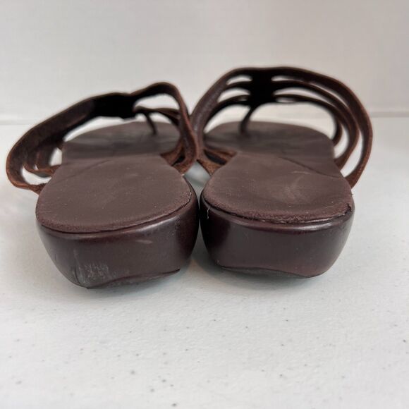 St. John's Bay Women's Brown Leather Flip Flop Sandals Strappy Size 10 M - Picture 5 of 11